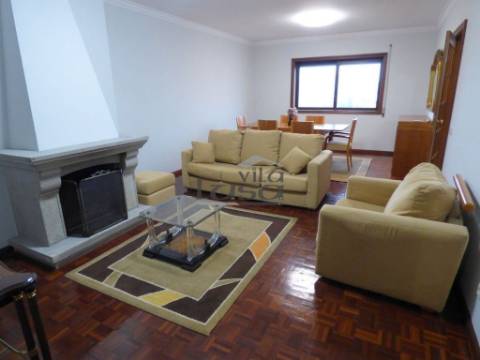 T3 Pedrouços cozinha equipada garagem para 2 carros e arrumo