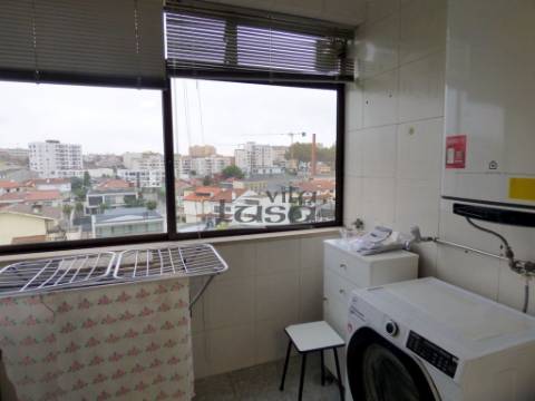 T3 Pedrouços cozinha equipada garagem para 2 carros e arrumo