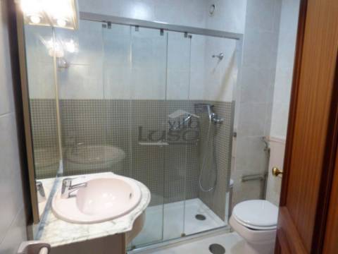 T3 Pedrouços cozinha equipada garagem para 2 carros e arrumo