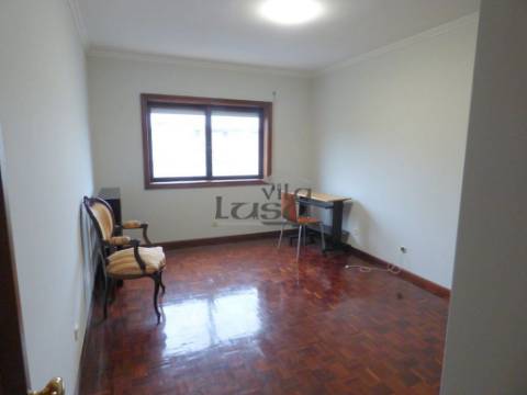 T3 Pedrouços cozinha equipada garagem para 2 carros e arrumo