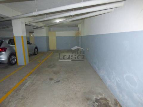 T3 Pedrouços cozinha equipada garagem para 2 carros e arrumo