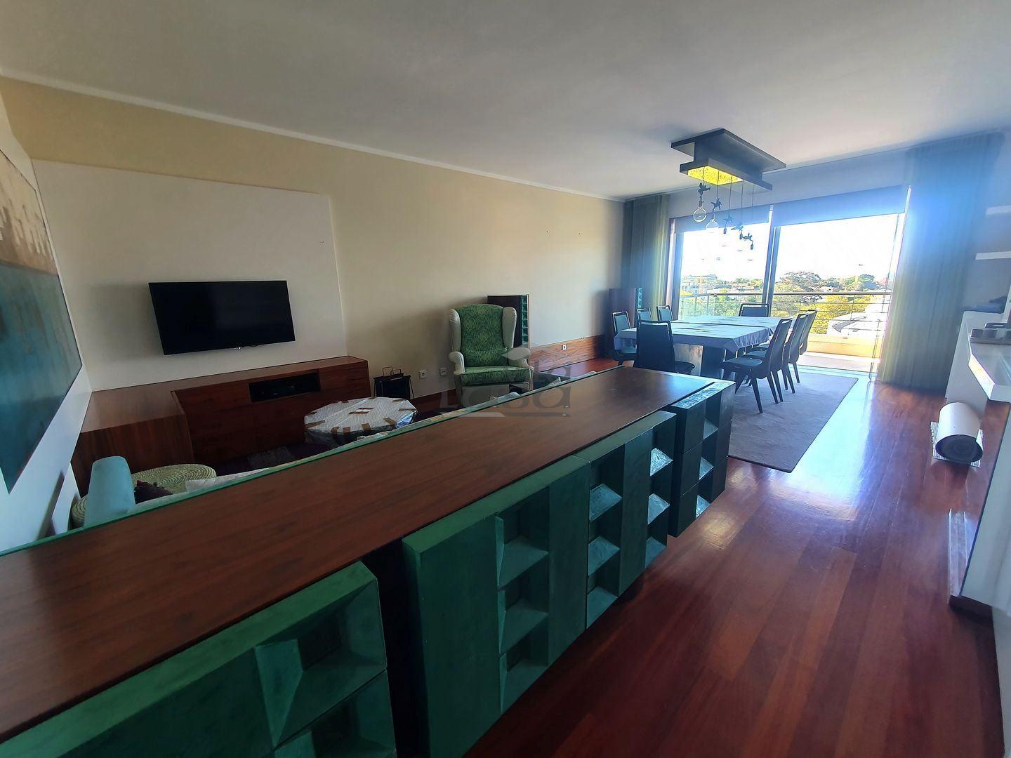 T3 Aviz  Como Novo, Varanda a Poente e dois lugares de garagem