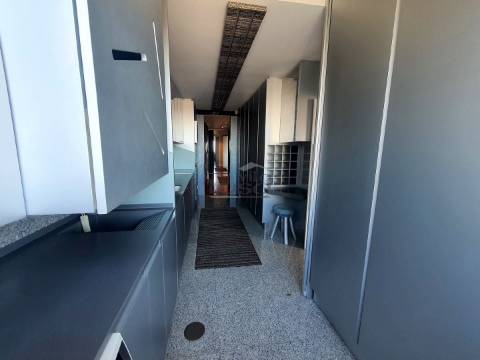 T3 Aviz  Como Novo, Varanda a Poente e dois lugares de garagem