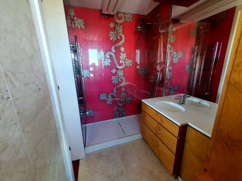 T3 Aviz  Como Novo, Varanda a Poente e dois lugares de garagem