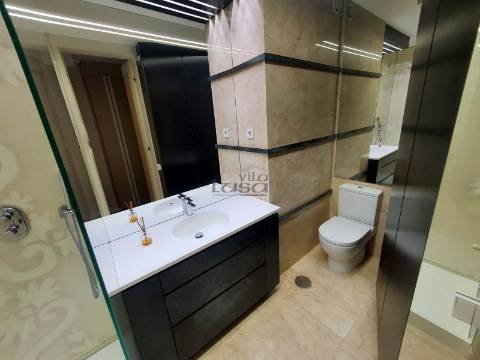 T3 Aviz  Como Novo, Varanda a Poente e dois lugares de garagem