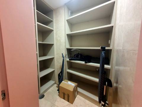 T3 Aviz  Como Novo, Varanda a Poente e dois lugares de garagem