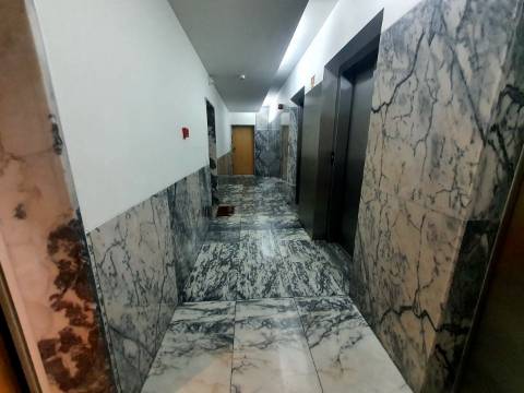 T3 Aviz  Como Novo, Varanda a Poente e dois lugares de garagem