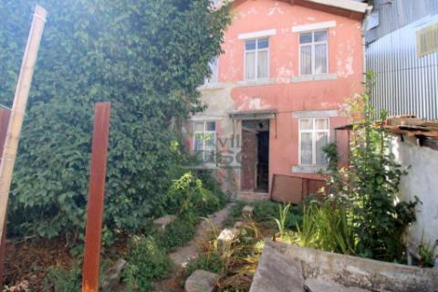 Moradia com terreno no centro gaia para recuperar