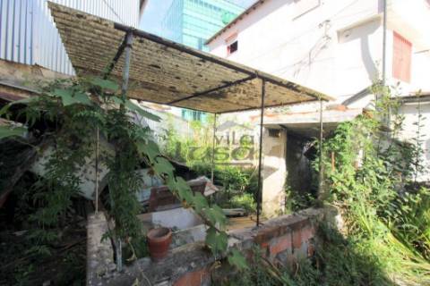 Moradia com terreno no centro gaia para recuperar