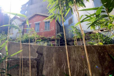 Moradia com terreno no centro gaia para recuperar