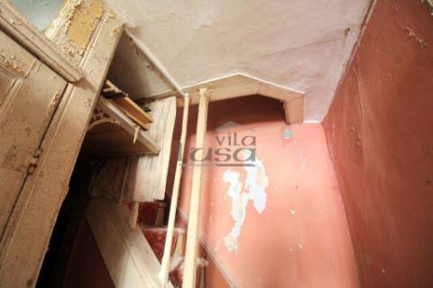 Moradia com terreno no centro gaia para recuperar