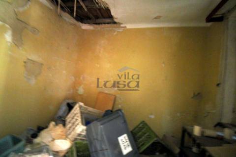 Moradia com terreno no centro gaia para recuperar