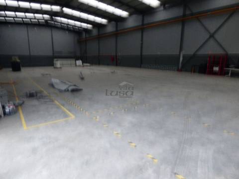Armazém para Arrendamento  Olival, Vila Nova de Gaia; Acessos à EN222 e A32
