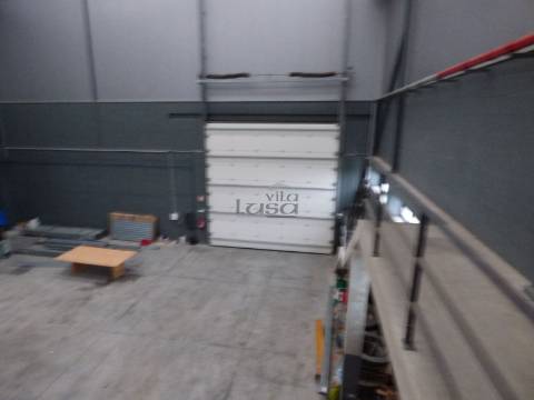 Armazém para Arrendamento  Olival, Vila Nova de Gaia; Acessos à EN222 e A32