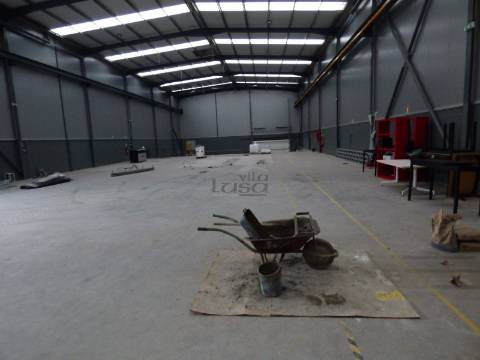 Armazém para Arrendamento  Olival, Vila Nova de Gaia; Acessos à EN222 e A32