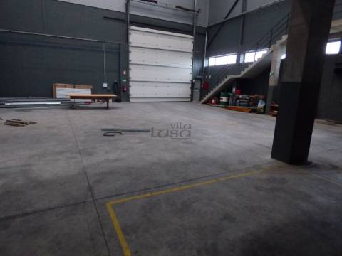 Armazém para Arrendamento  Olival, Vila Nova de Gaia; Acessos à EN222 e A32