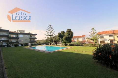 T1+1 Vilar de Paraíso em condomínio Fechado com jardim e Piscina exterior