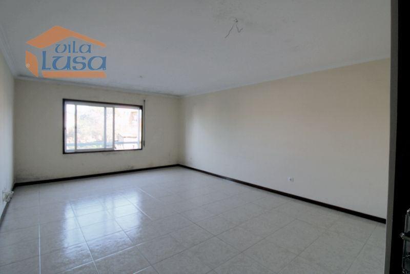 T1+1 Vilar de Paraíso em condomínio Fechado com jardim e Piscina exterior