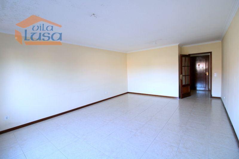 T1+1 Vilar de Paraíso em condomínio Fechado com jardim e Piscina exterior