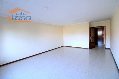 T1+1 Vilar de Paraíso em condomínio Fechado com jardim e Piscina exterior