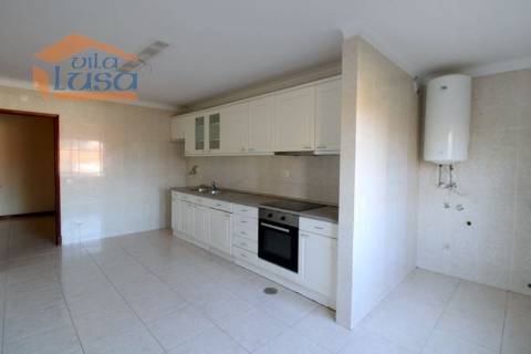 T1+1 Vilar de Paraíso em condomínio Fechado com jardim e Piscina exterior