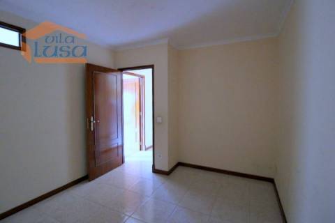 T1+1 Vilar de Paraíso em condomínio Fechado com jardim e Piscina exterior