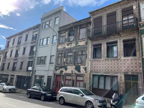 Predio para reabilitar na rua D.João IV no Porto