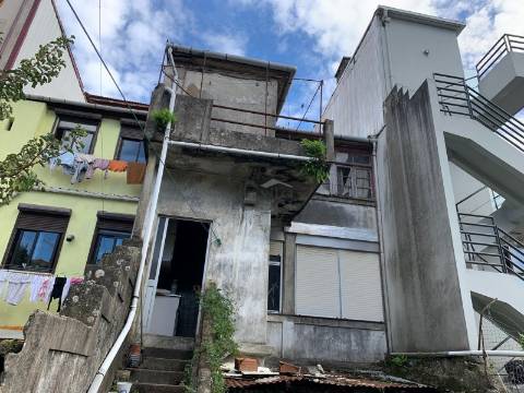 Predio para reabilitar na rua D.João IV no Porto