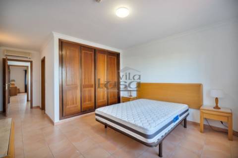 T2 Duplex 500m da areal da praia