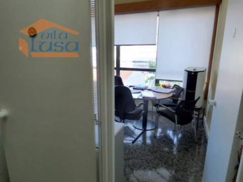 Escritório em Santo Ovídio à Estação de Metro 