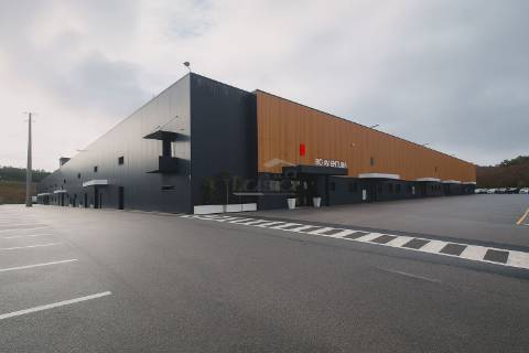 Armázem novo em Castelo de Paiva incerido em Parque empresencial 