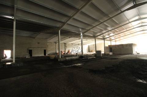 Armázem novo em Castelo de Paiva incerido em Parque empresencial 