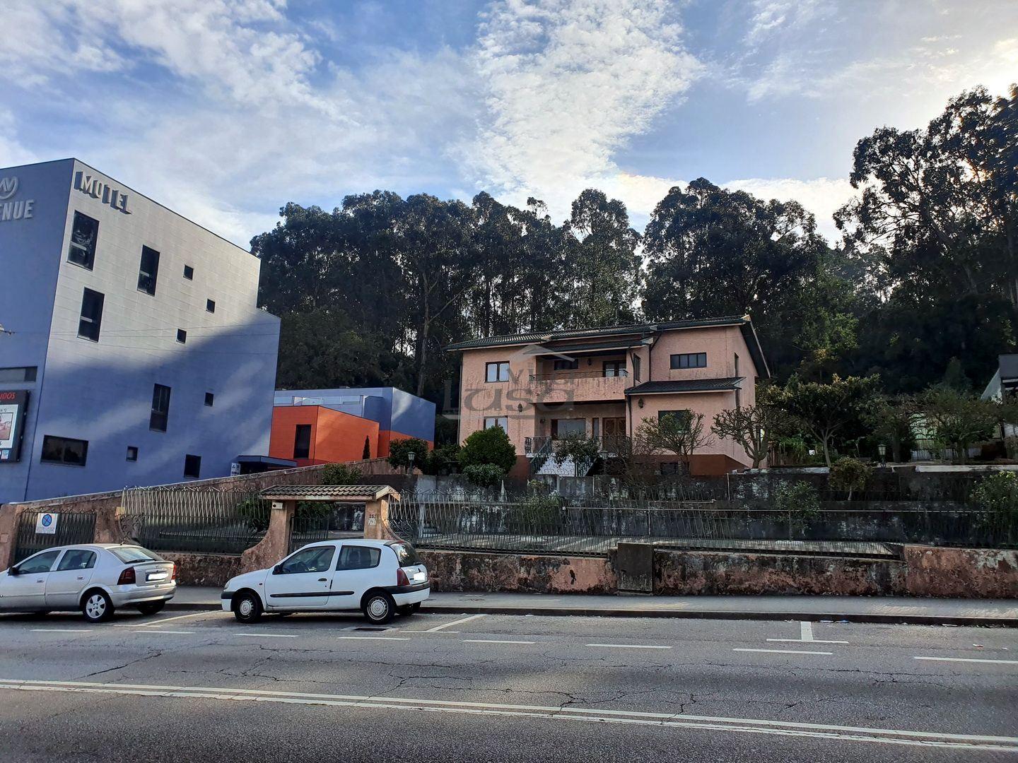 Moradia T5 de Quatro Frentes com Visibilidade Única