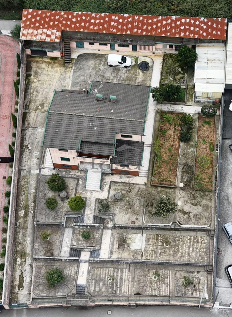 Moradia T5 de Quatro Frentes com Visibilidade Única