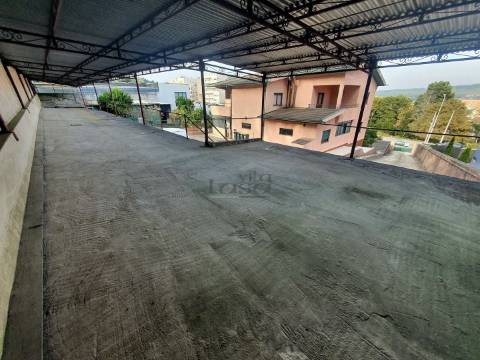 Moradia T5 de Quatro Frentes com Visibilidade Única