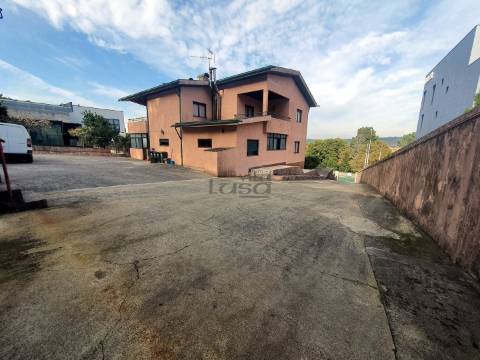 Moradia T5 de Quatro Frentes com Visibilidade Única