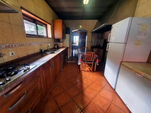 Moradia T5 de Quatro Frentes com Visibilidade Única