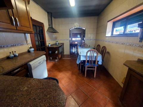 Moradia T5 de Quatro Frentes com Visibilidade Única