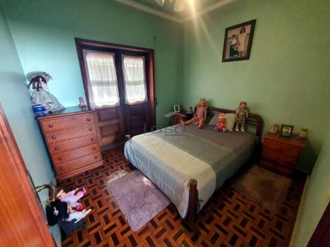 Moradia T5 de Quatro Frentes com Visibilidade Única