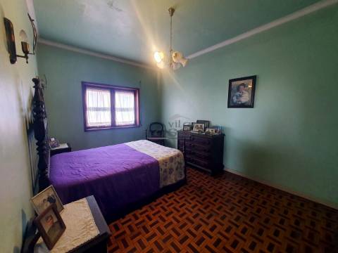 Moradia T5 de Quatro Frentes com Visibilidade Única