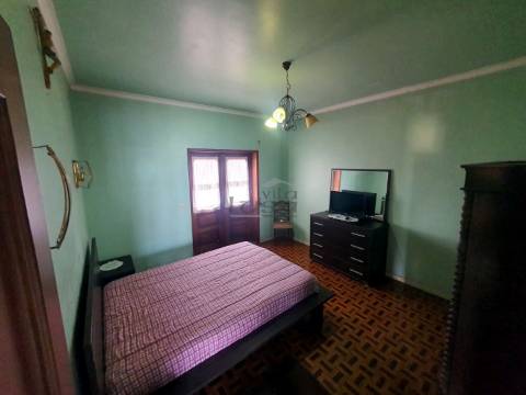 Moradia T5 de Quatro Frentes com Visibilidade Única