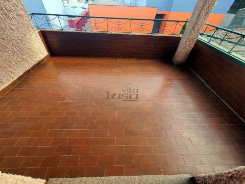 Moradia T5 de Quatro Frentes com Visibilidade Única