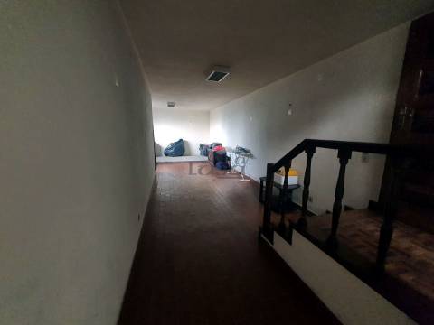 Moradia T5 de Quatro Frentes com Visibilidade Única