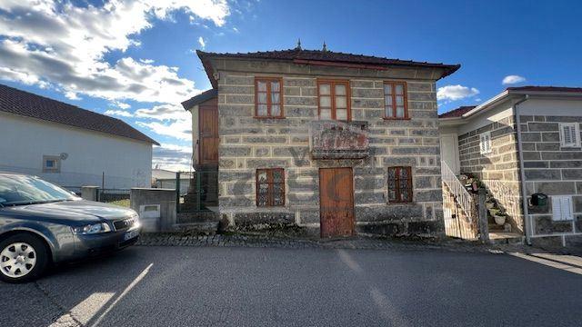 Moradia para Restauro em Caramos, Felgueiras.