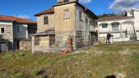 Moradia para Restauro em Caramos, Felgueiras.