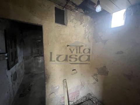 Moradia para Restauro em Caramos, Felgueiras.