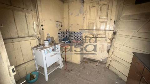 Moradia para Restauro em Caramos, Felgueiras.