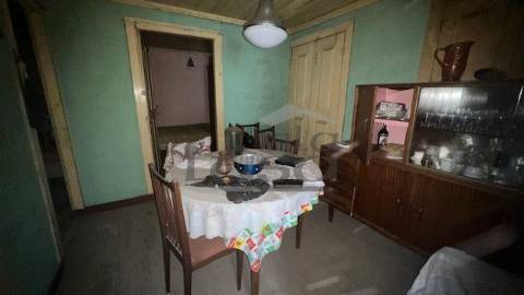 Moradia para Restauro em Caramos, Felgueiras.