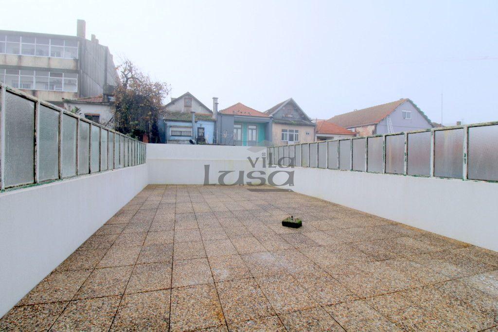 T2 Renovado, para Arrendamento a 200 metros da Avenida da República