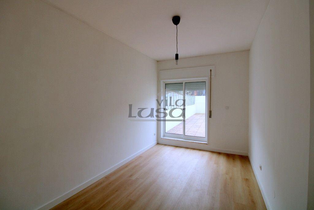 T2 Renovado, para Arrendamento a 200 metros da Avenida da República